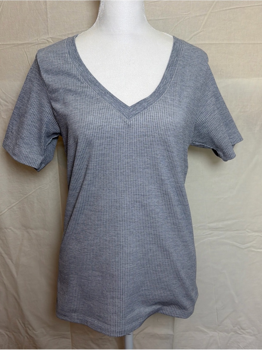 Athleta Gray V-Neck Short Sleeve Tee
